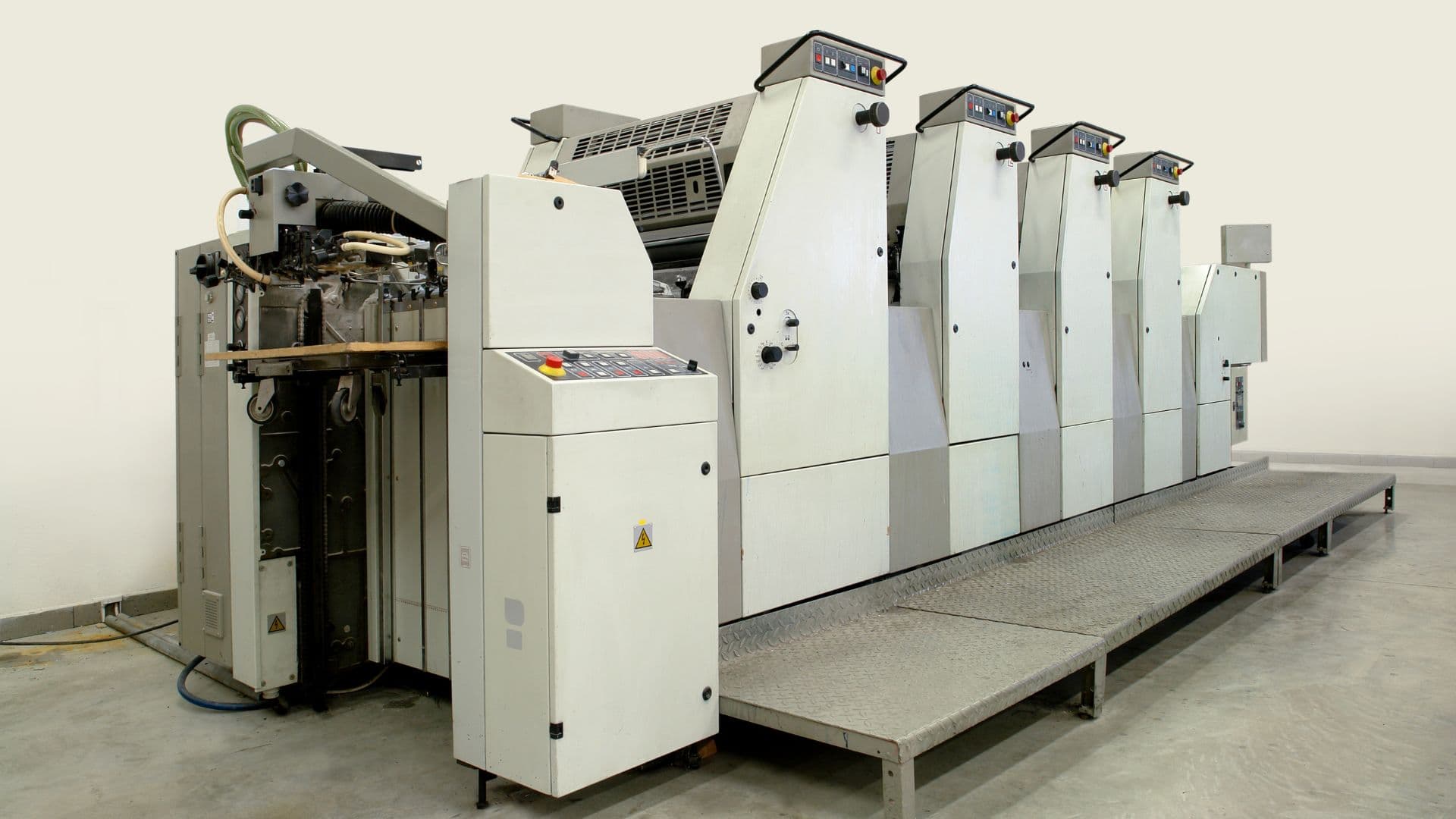 Auction floor filled with printing machinery